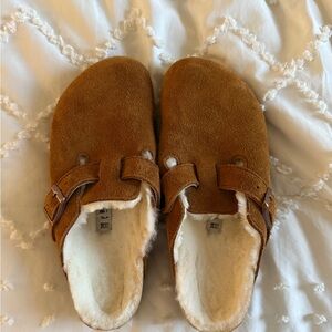Birkenstock Women’s Tan Suede Clogs with Cream Lining